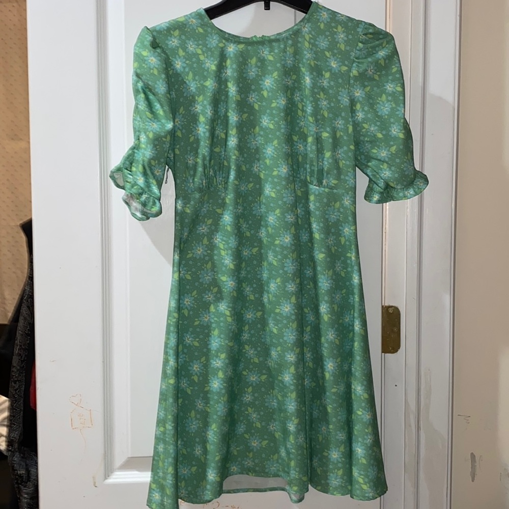Green floral mini dress with ruched puff sleeves